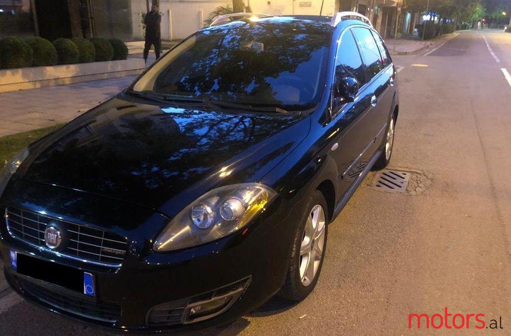 2008' Fiat Croma photo #1