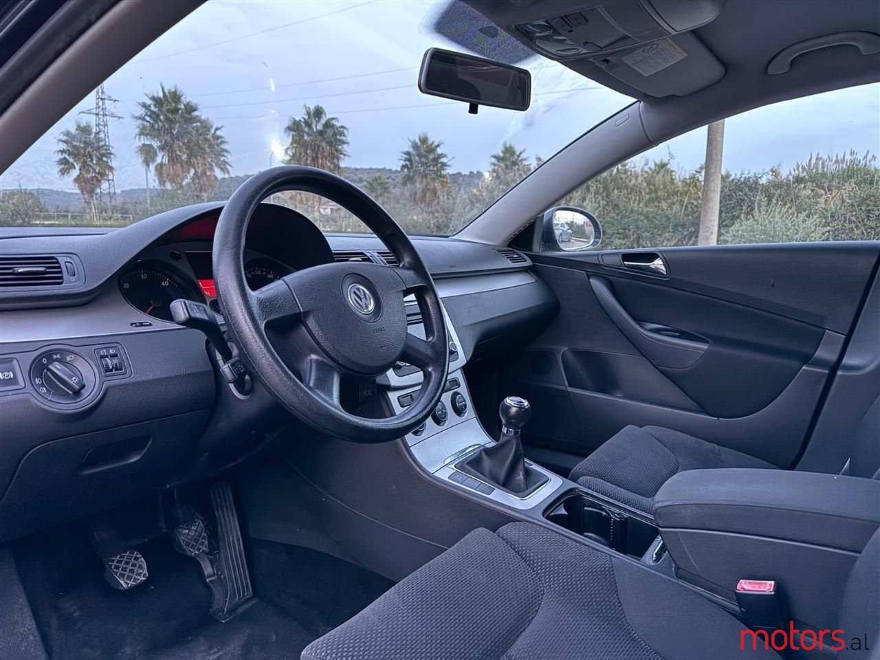 2009' Volkswagen Passat photo #2