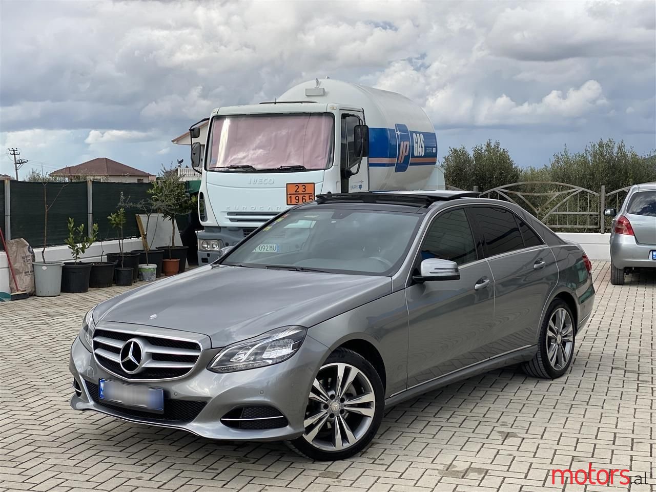 2014' Mercedes-Benz E 220 photo #1