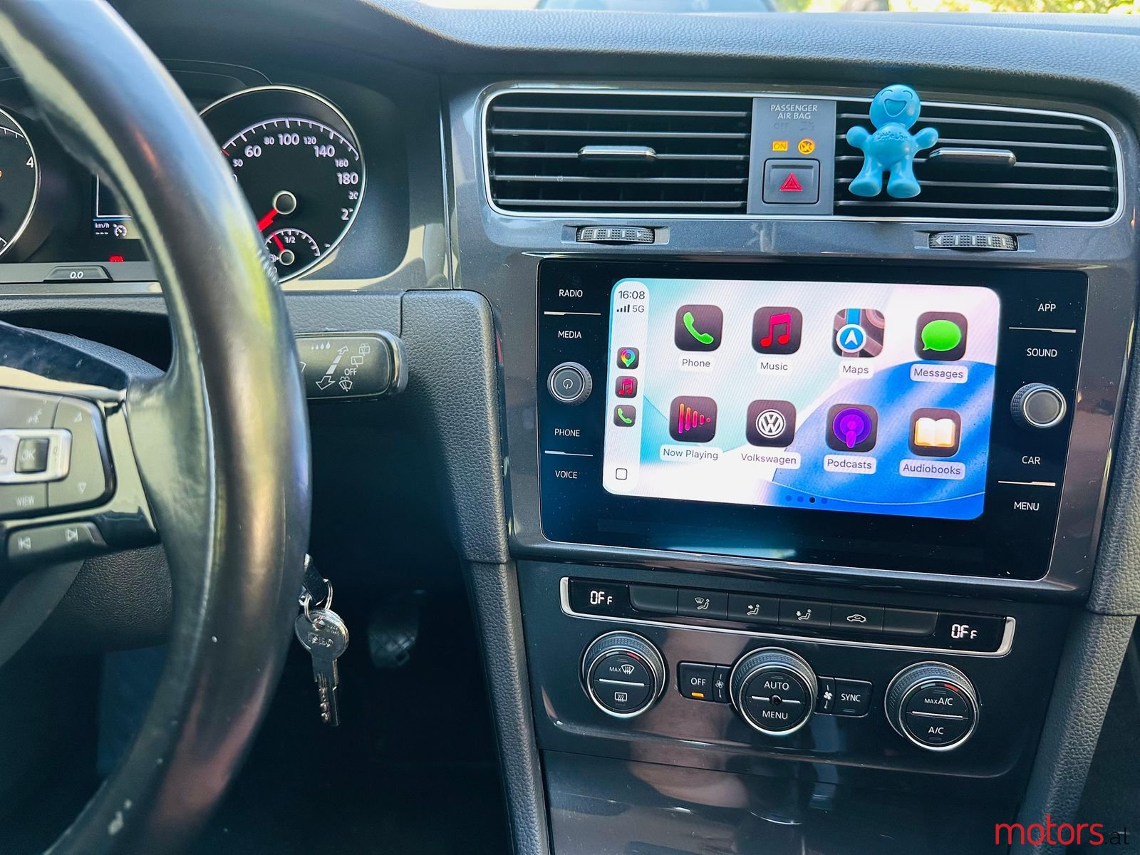 2019' Volkswagen Golf photo #2