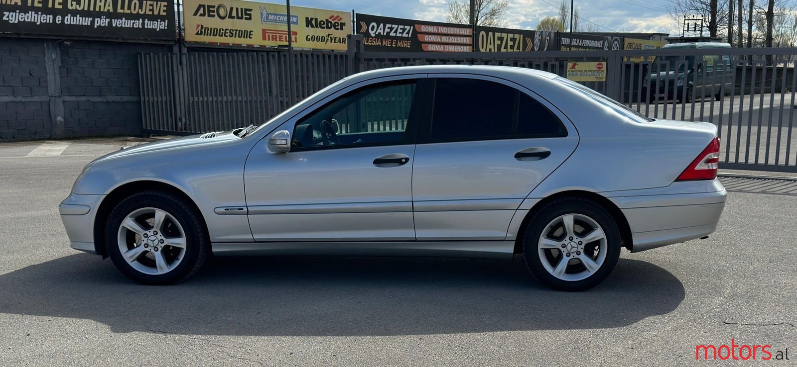 2004' Mercedes-Benz C 180 photo #3
