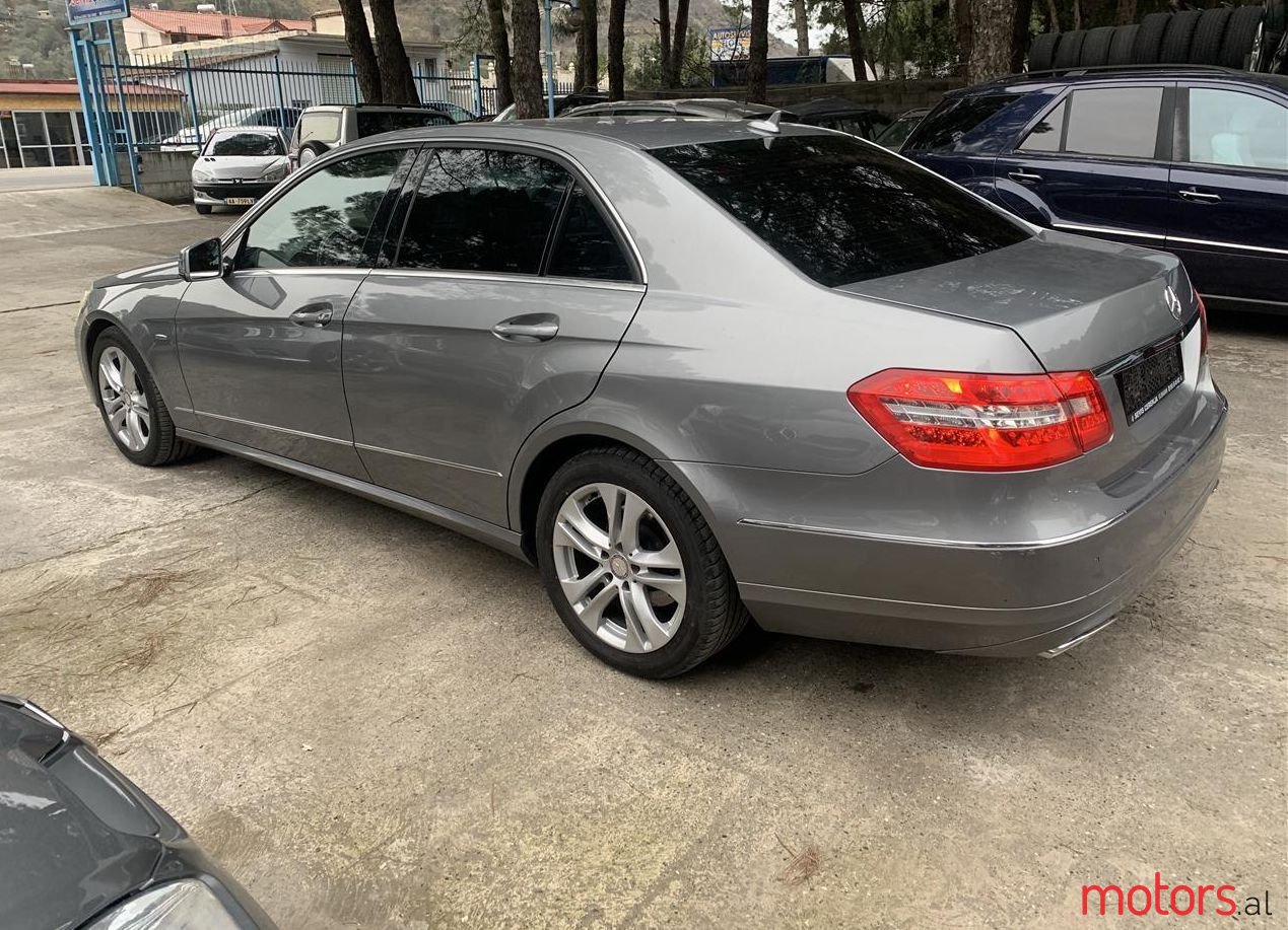 2010' Mercedes-Benz E 220 photo #1