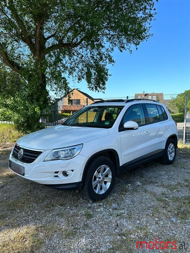 2008' Volkswagen Tiguan photo #1