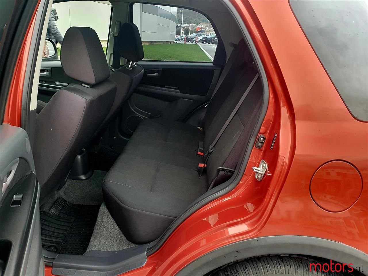 2010' Suzuki SX4 photo #2