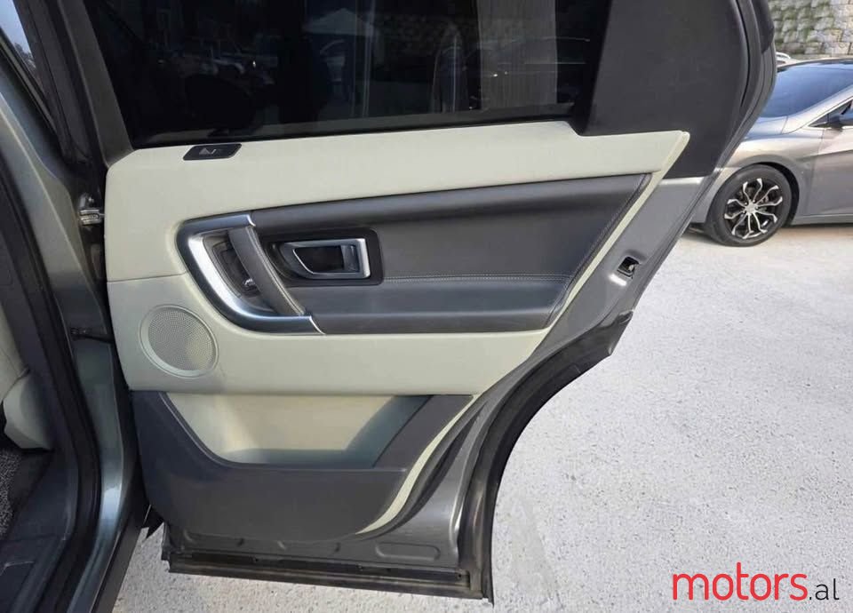 2015' Land Rover Discovery Sport photo #6