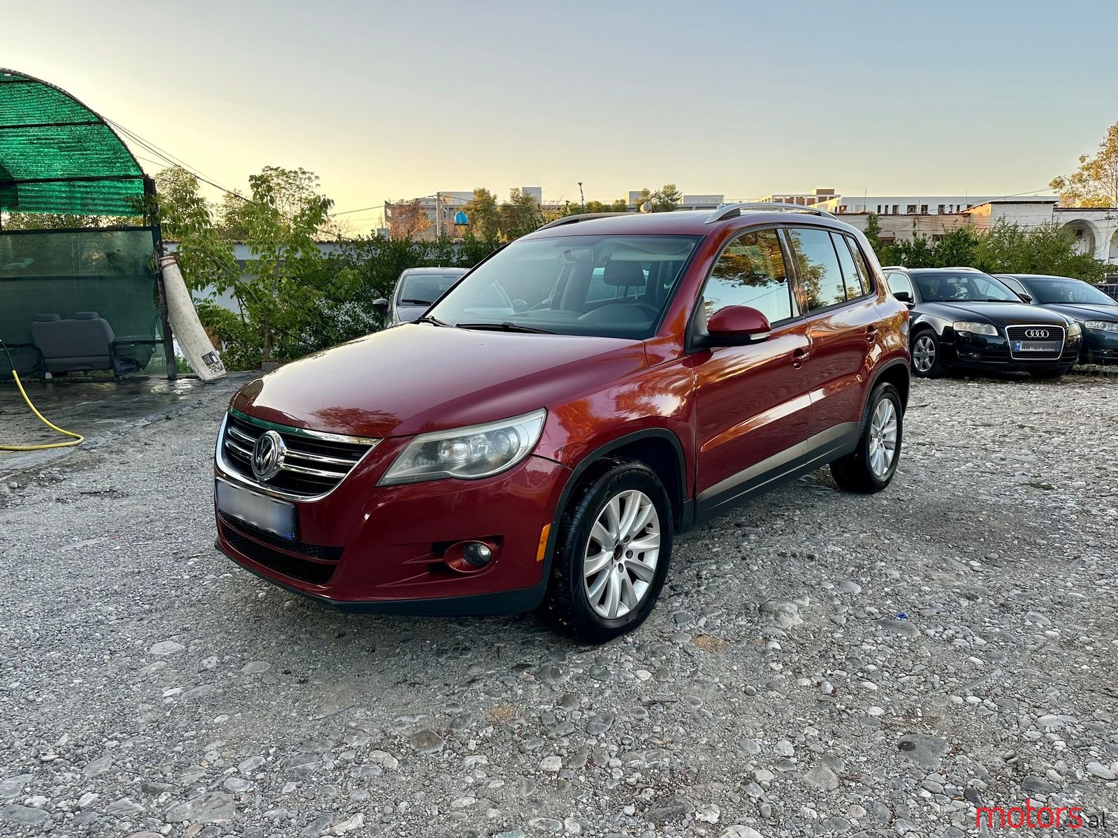 2010' Volkswagen Tiguan photo #2