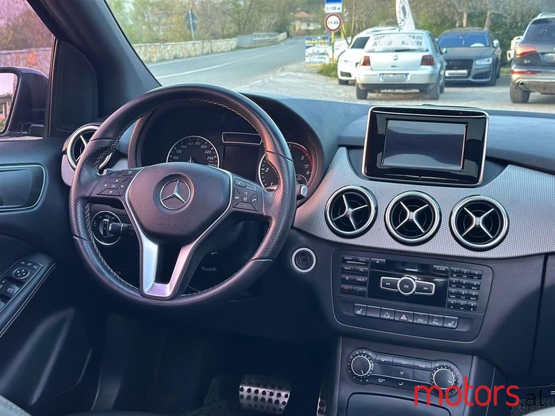 2012' Mercedes-Benz B 200 photo #5