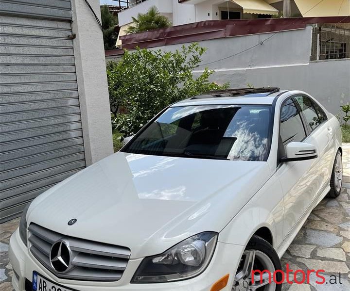 2012' Mercedes-Benz C 250 photo #2