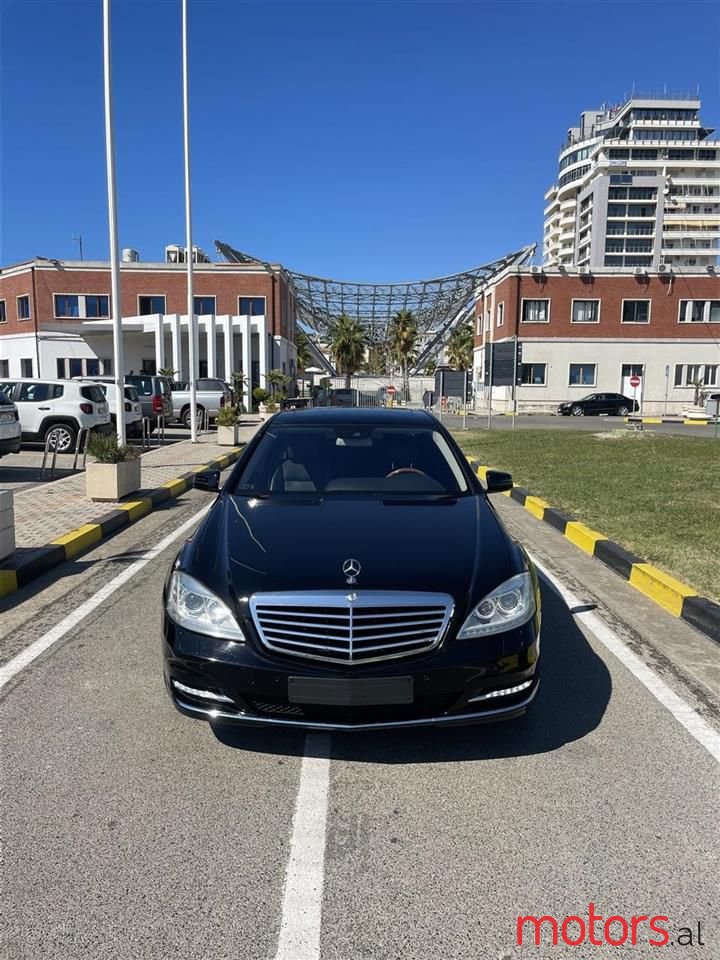 2010' Mercedes-Benz S 550 photo #2