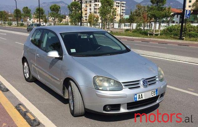 2004' Volkswagen Golf photo #1