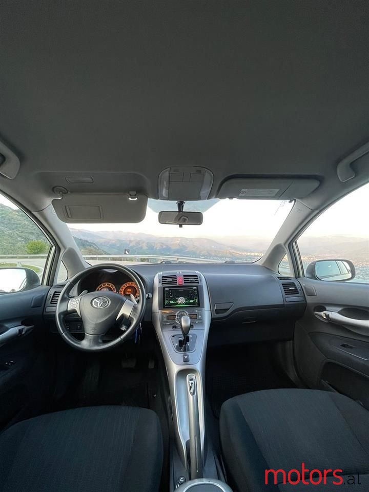 2008' Toyota Auris photo #3