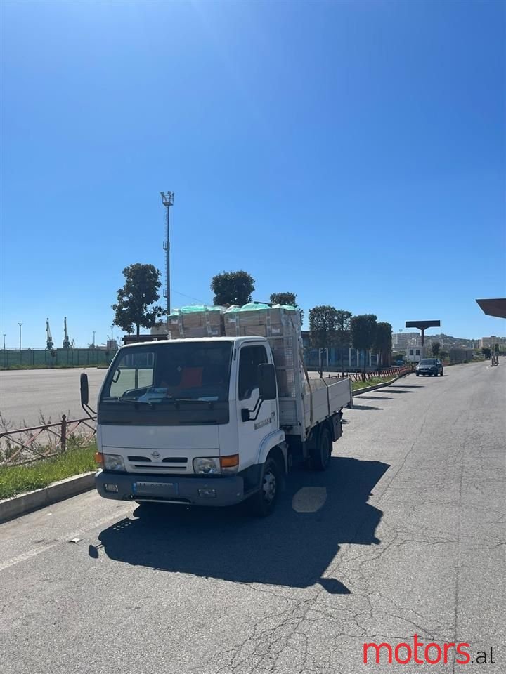 2001' Nissan Cabstar photo #1