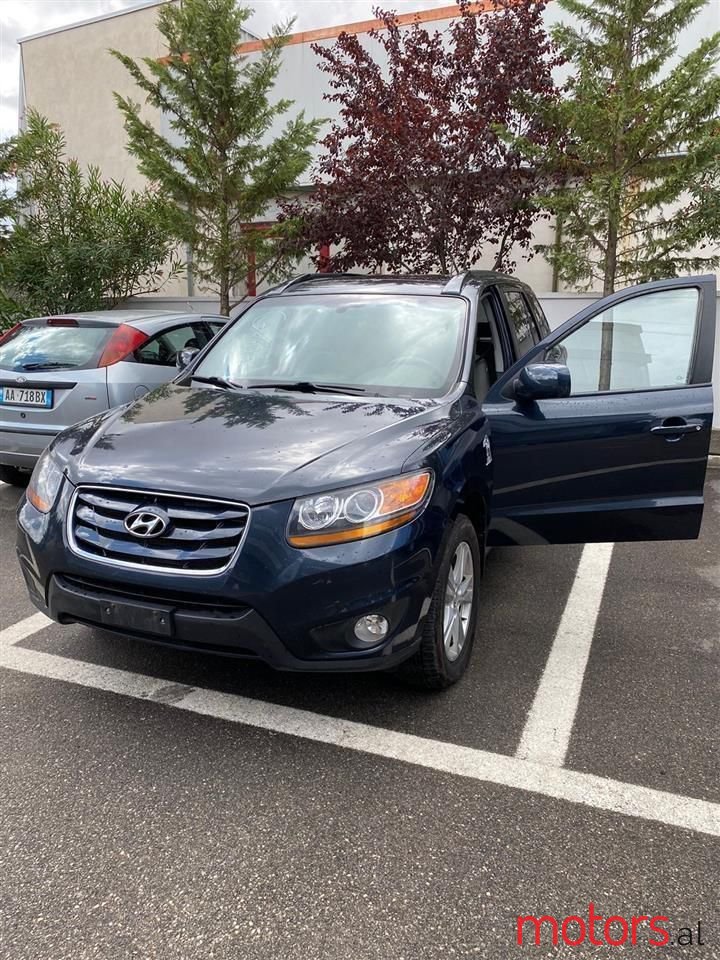 2012' Hyundai Santa Fe photo #1