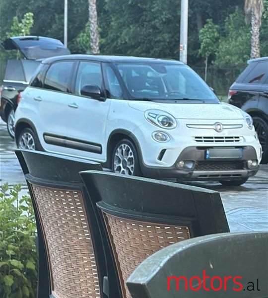 2015' Fiat 500L photo #1