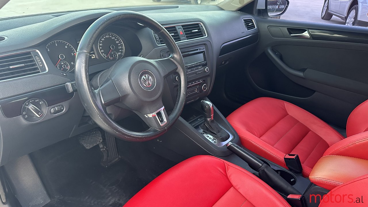 2011' Volkswagen Jetta photo #5