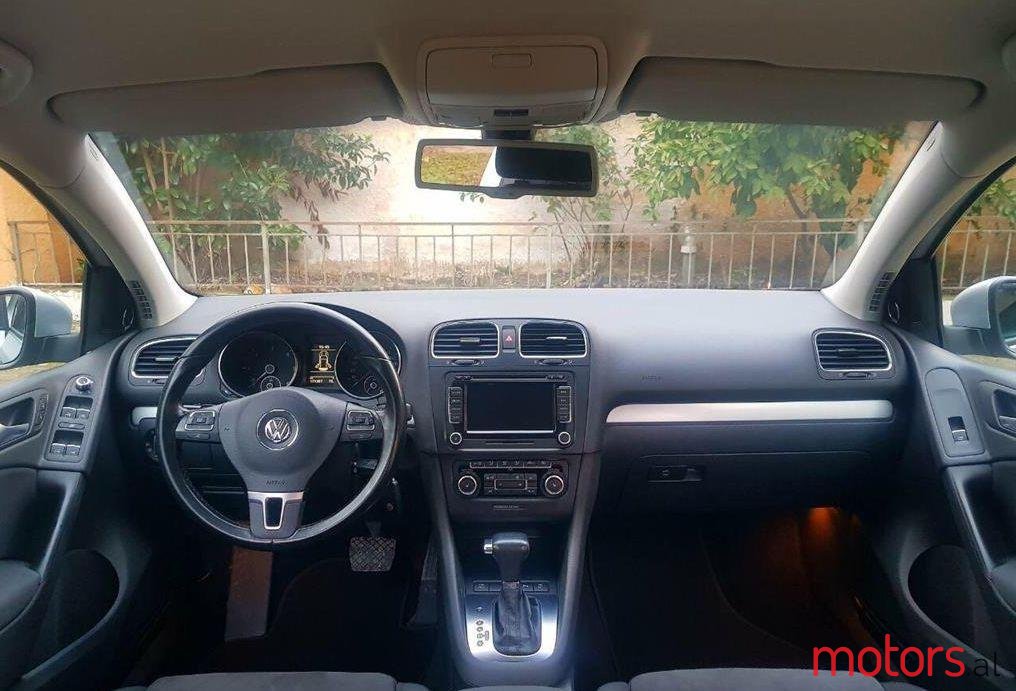 2010' Volkswagen Golf photo #1