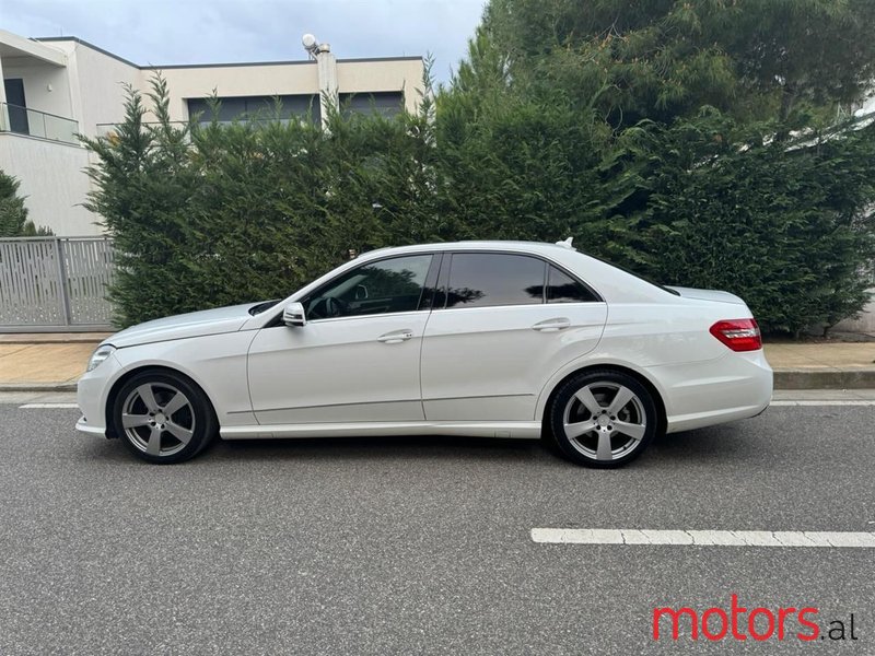 2013' Mercedes-Benz E 300 photo #1