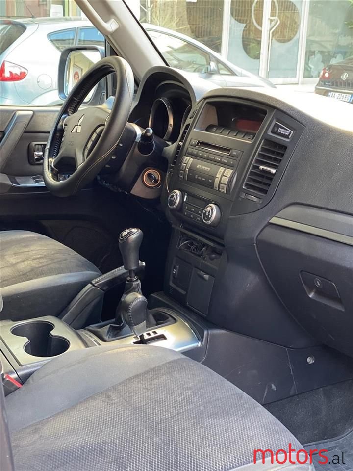 2008' Mitsubishi Pajero photo #5