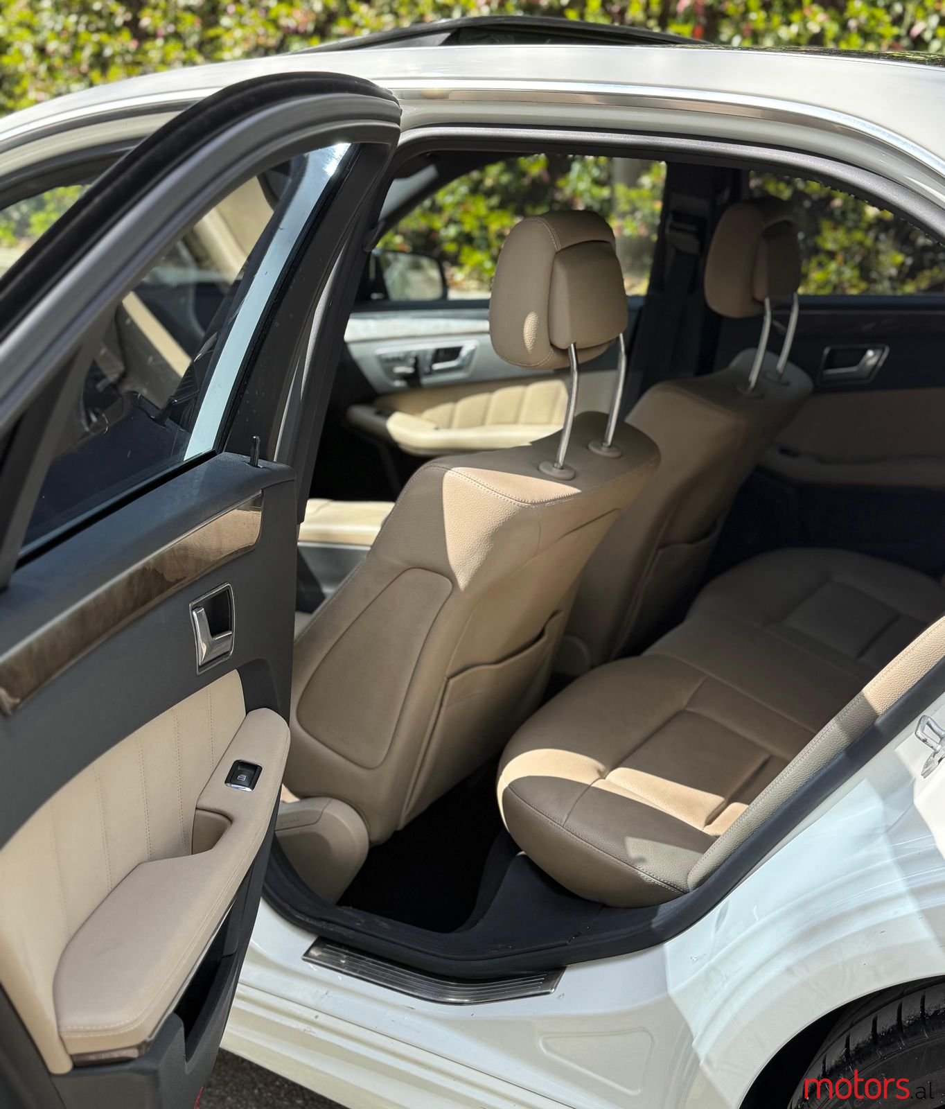 2010' Mercedes-Benz 350 photo #2