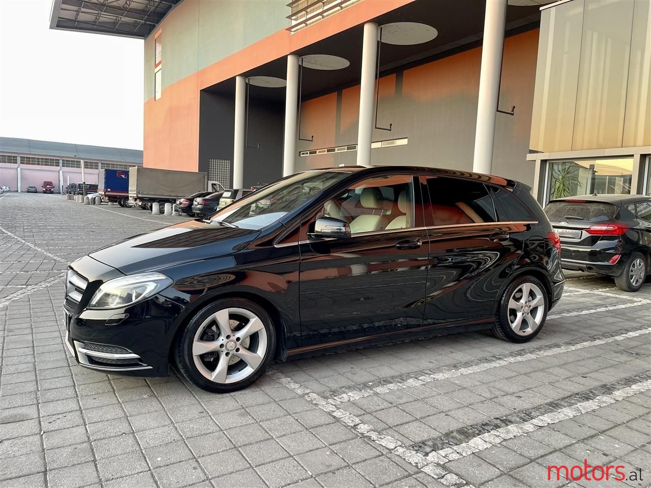 2014' Mercedes-Benz B 180 photo #3