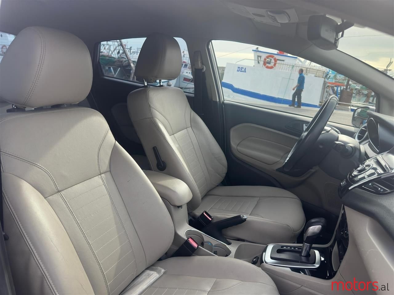 2015' Ford Fiesta photo #4