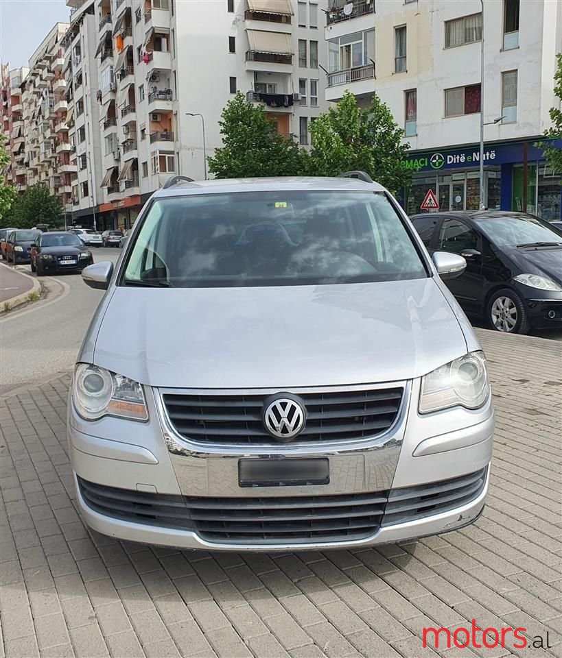 2010' Volkswagen Touran photo #3