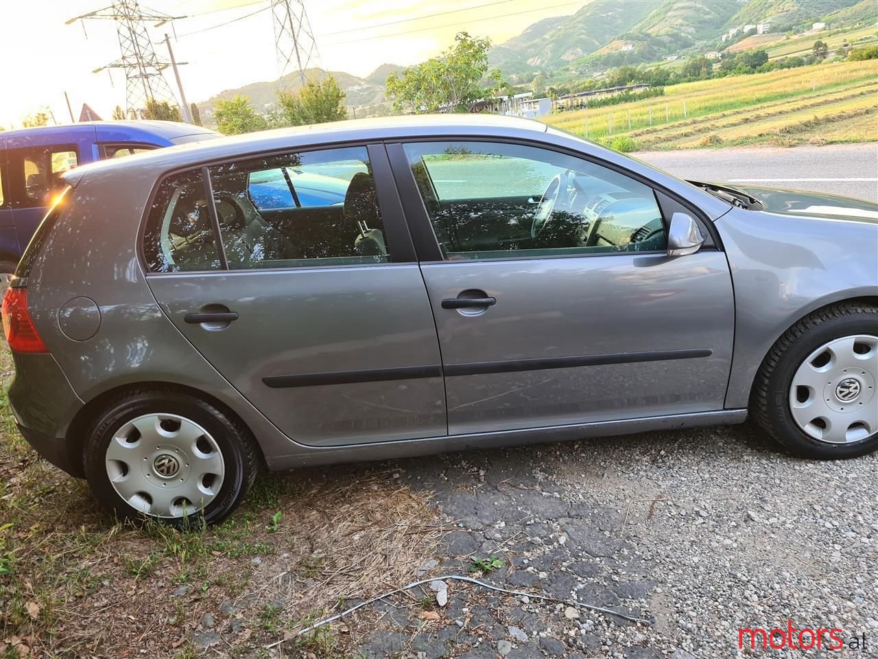 2005' Volkswagen Golf photo #2