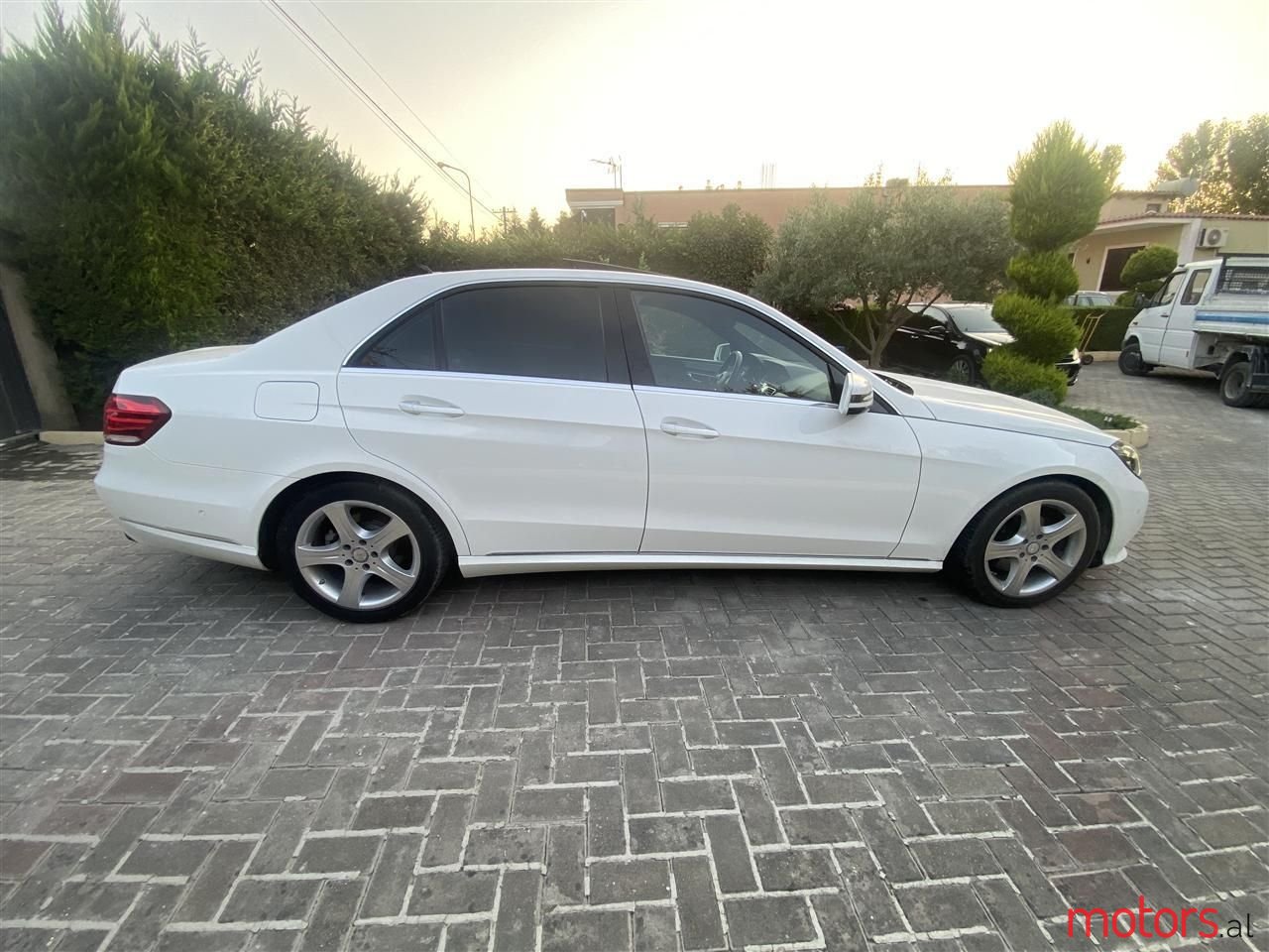 2014' Mercedes-Benz E 250 photo #4