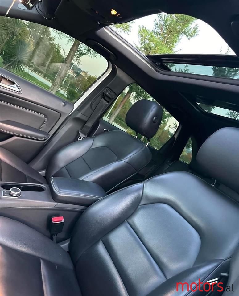 2012' Mercedes-Benz B 220 photo #5