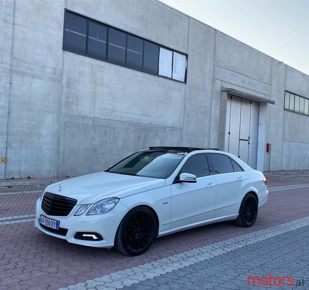2009' Mercedes-Benz E 350 photo #1