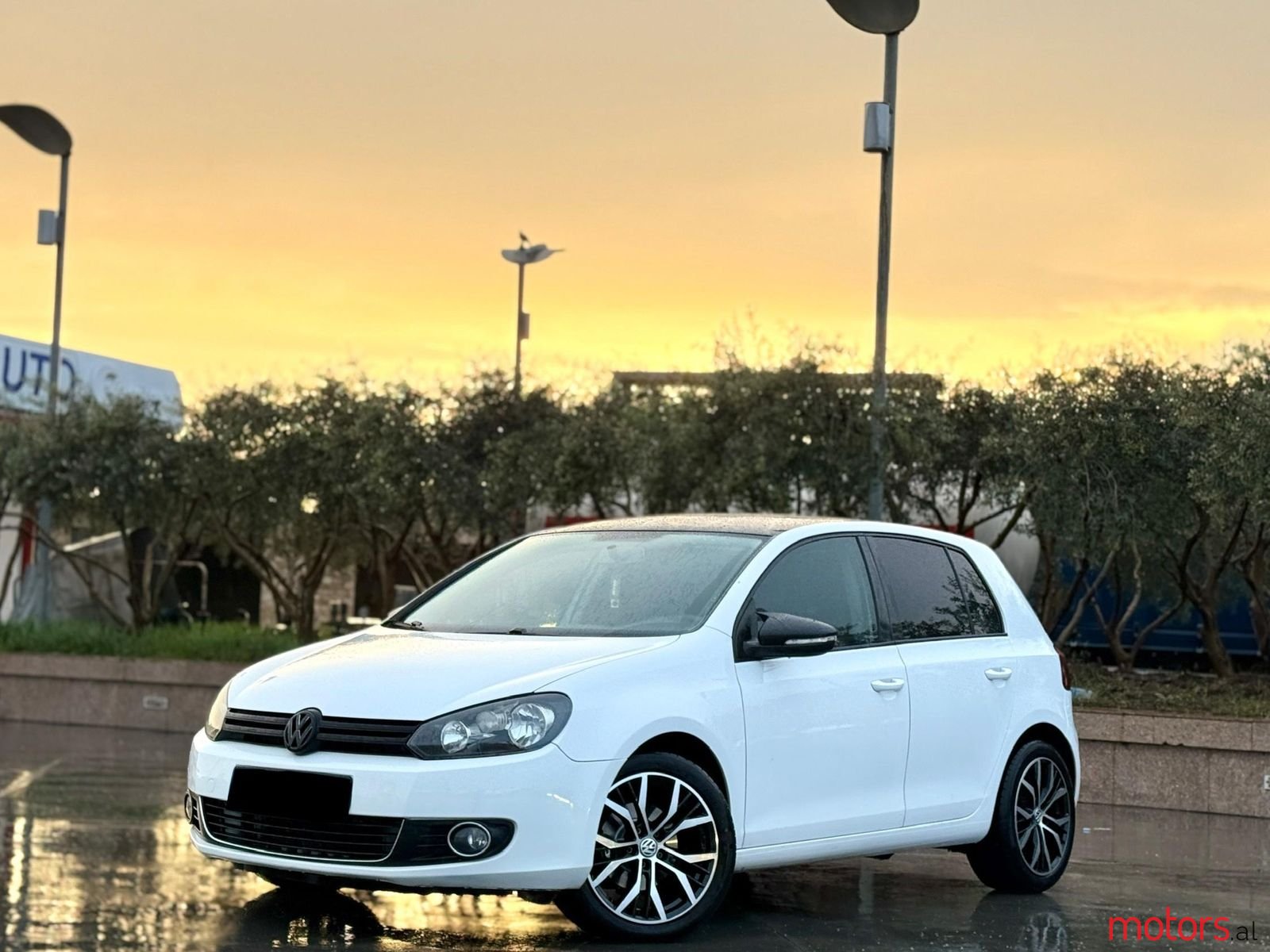2010' Volkswagen Golf photo #1