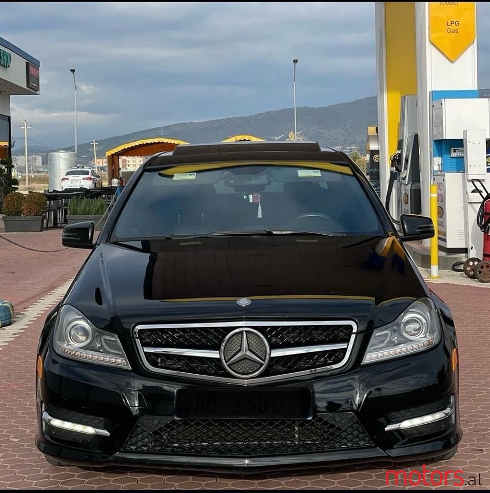 2013' Mercedes-Benz C 300 photo #1