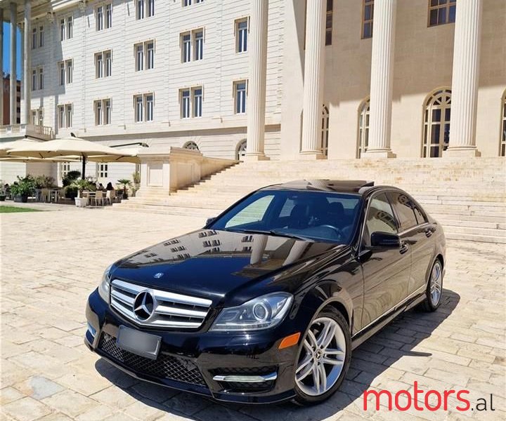 2012' Mercedes-Benz C 300 photo #1