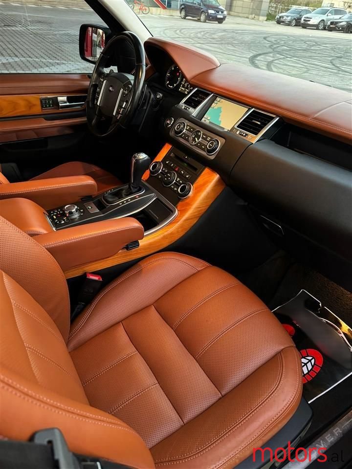 2010' Land Rover Range Rover Sport photo #2