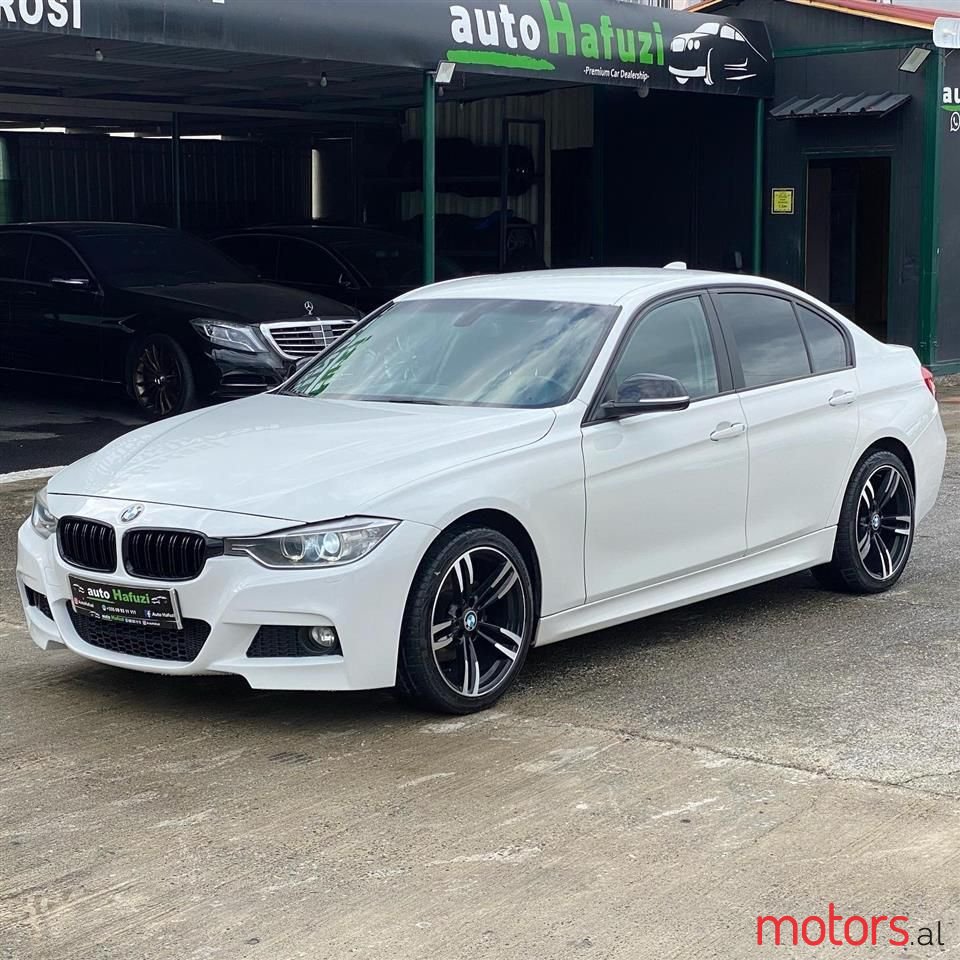 2012' BMW 318 photo #1