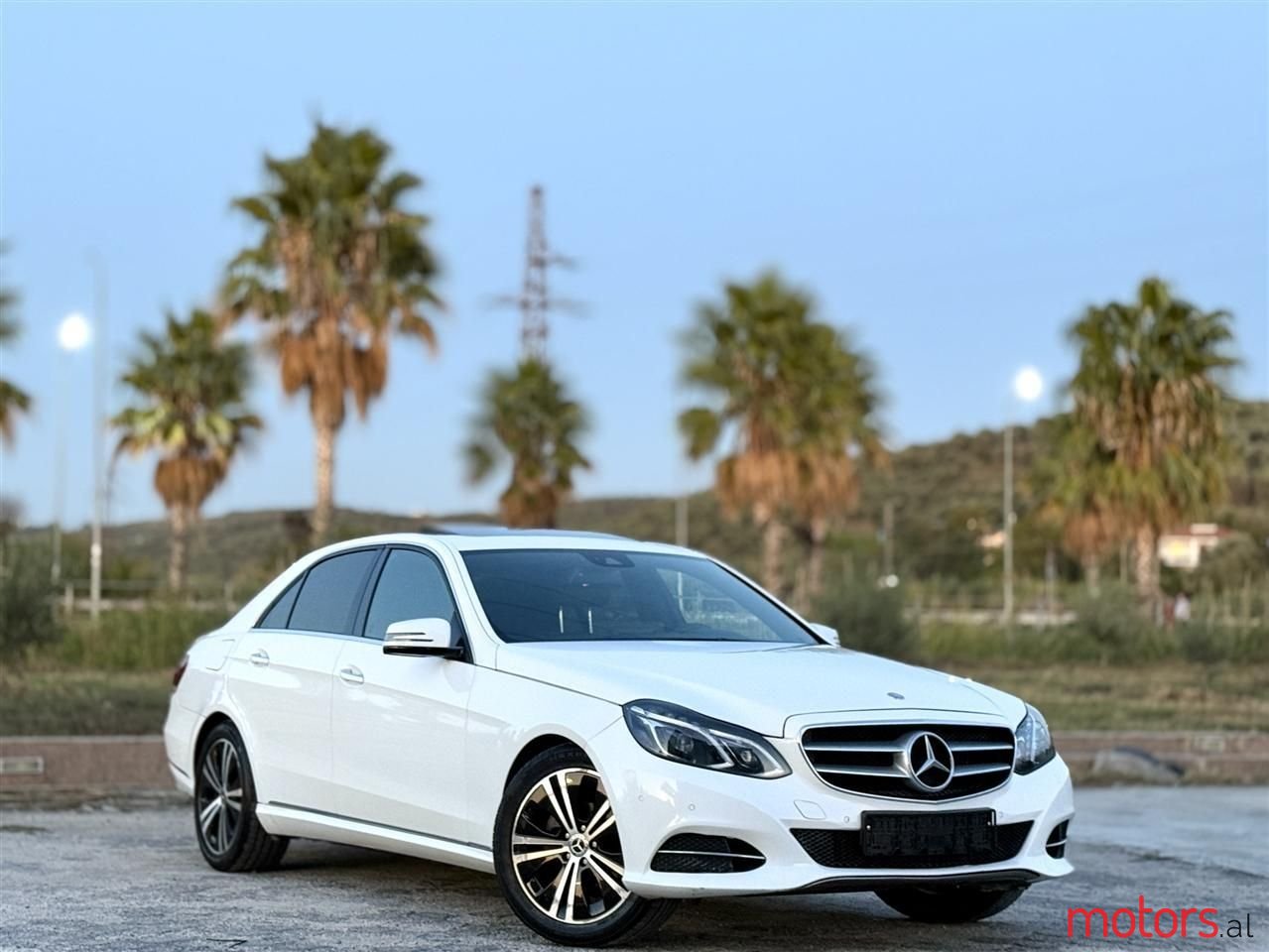 2014' Mercedes-Benz E 220 photo #1
