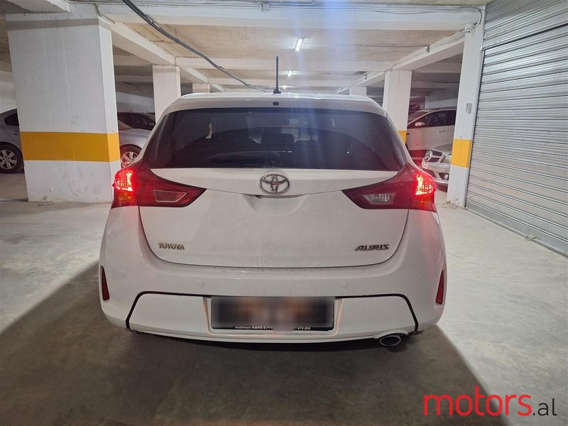 2013' Toyota Auris photo #6