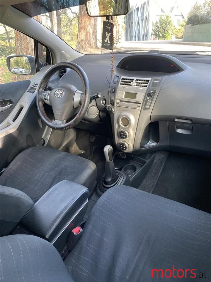 2006' Toyota Yaris photo #2