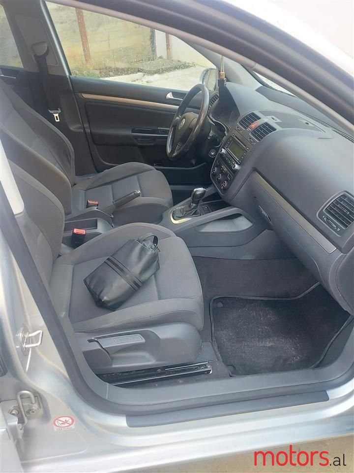 2005' Volkswagen Golf photo #4