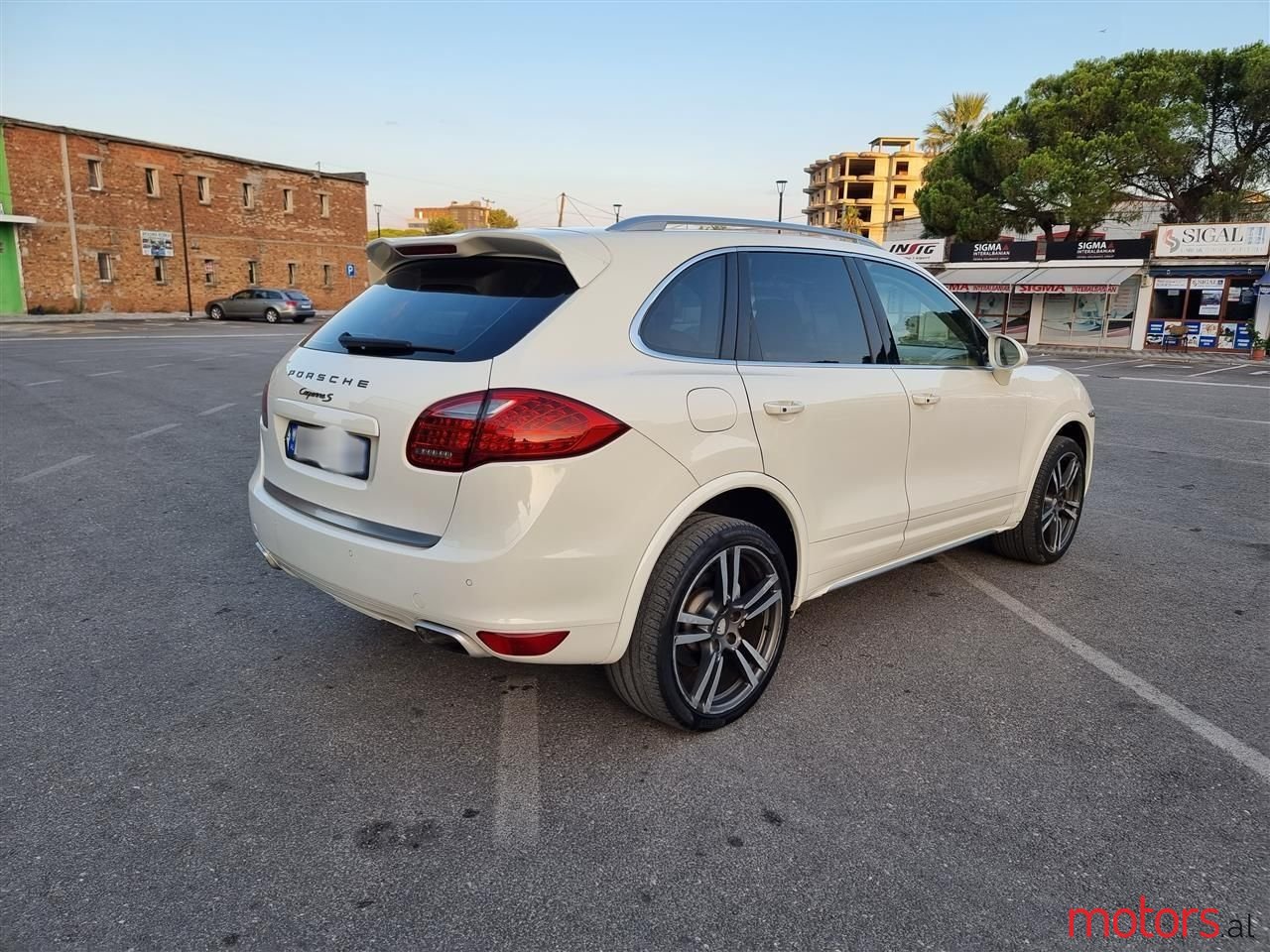 2012' Porsche Cayenne photo #6