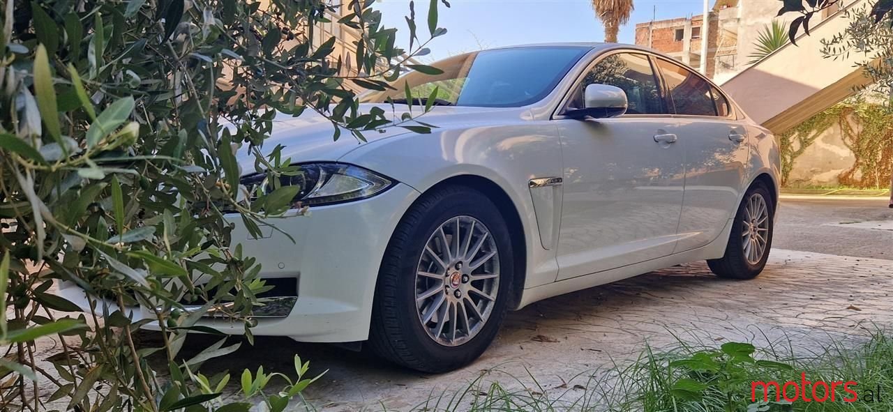 2014' Jaguar XF photo #3