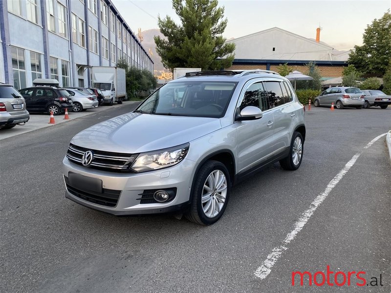 2012' Volkswagen Tiguan photo #6