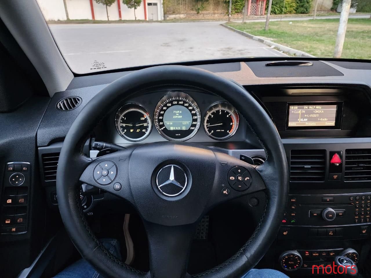 2009' Mercedes-Benz GLK 220 photo #5