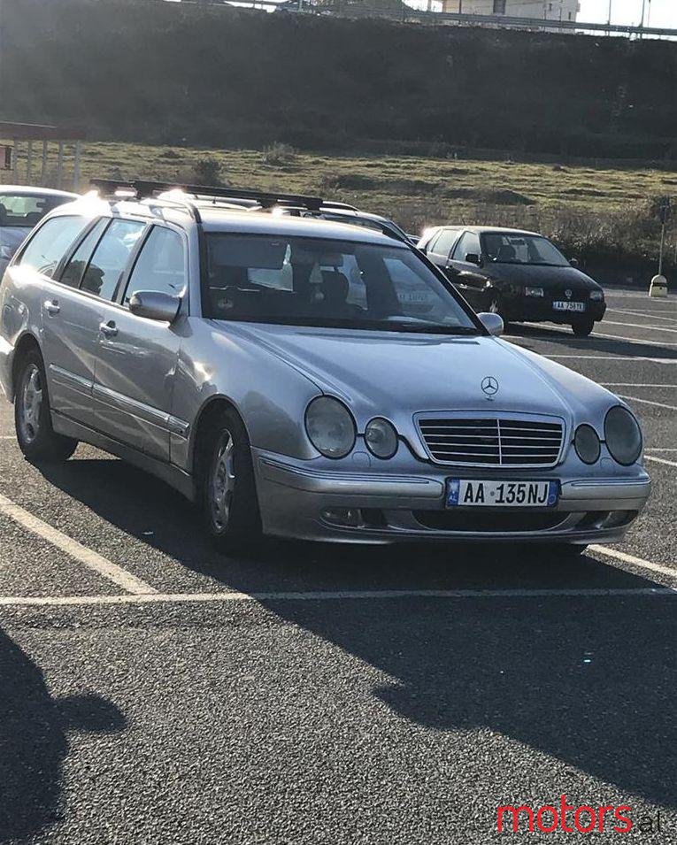 2001' Mercedes-Benz E 220 photo #1