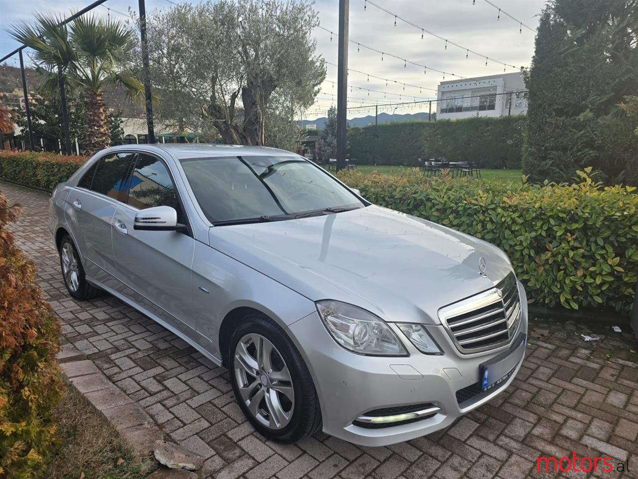 2011' Mercedes-Benz E 220 photo #1