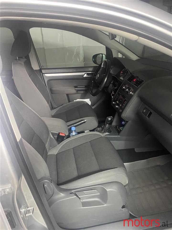 2010' Volkswagen Touran photo #5