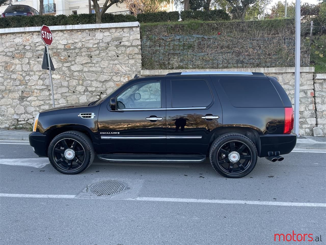 2008' Cadillac Escalade photo #3