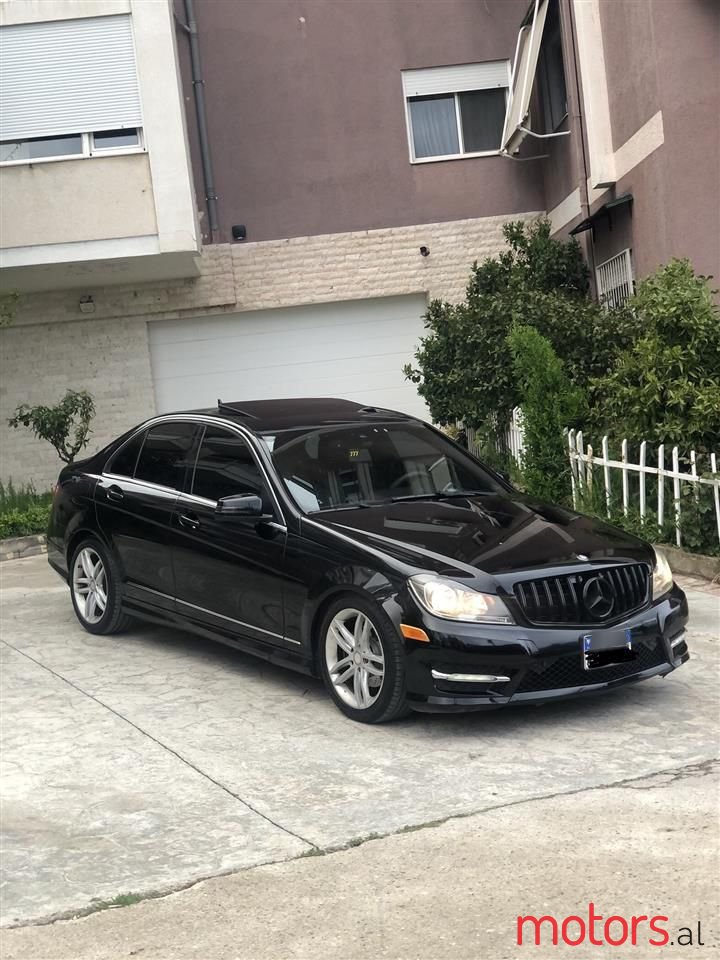 2012' Mercedes-Benz C 300 photo #1