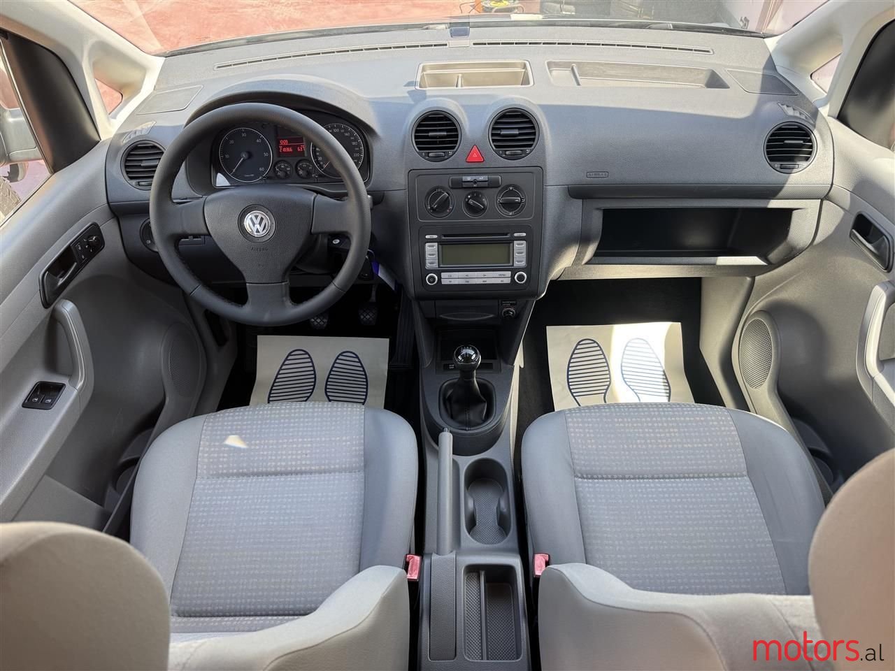 2010' Volkswagen Caddy photo #2