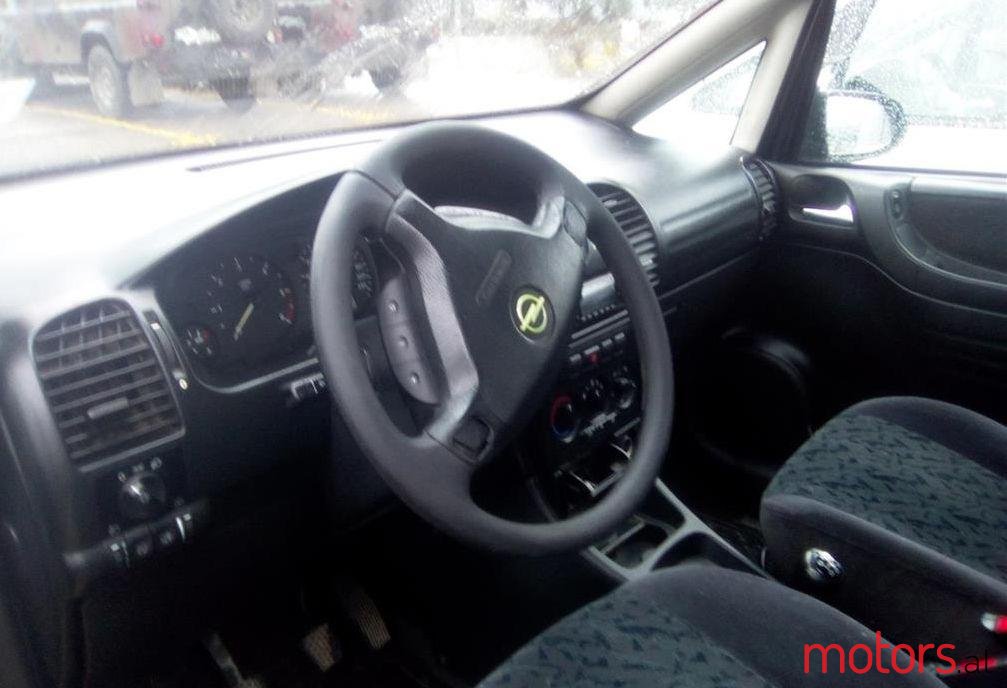 2000' Opel Zafira photo #1